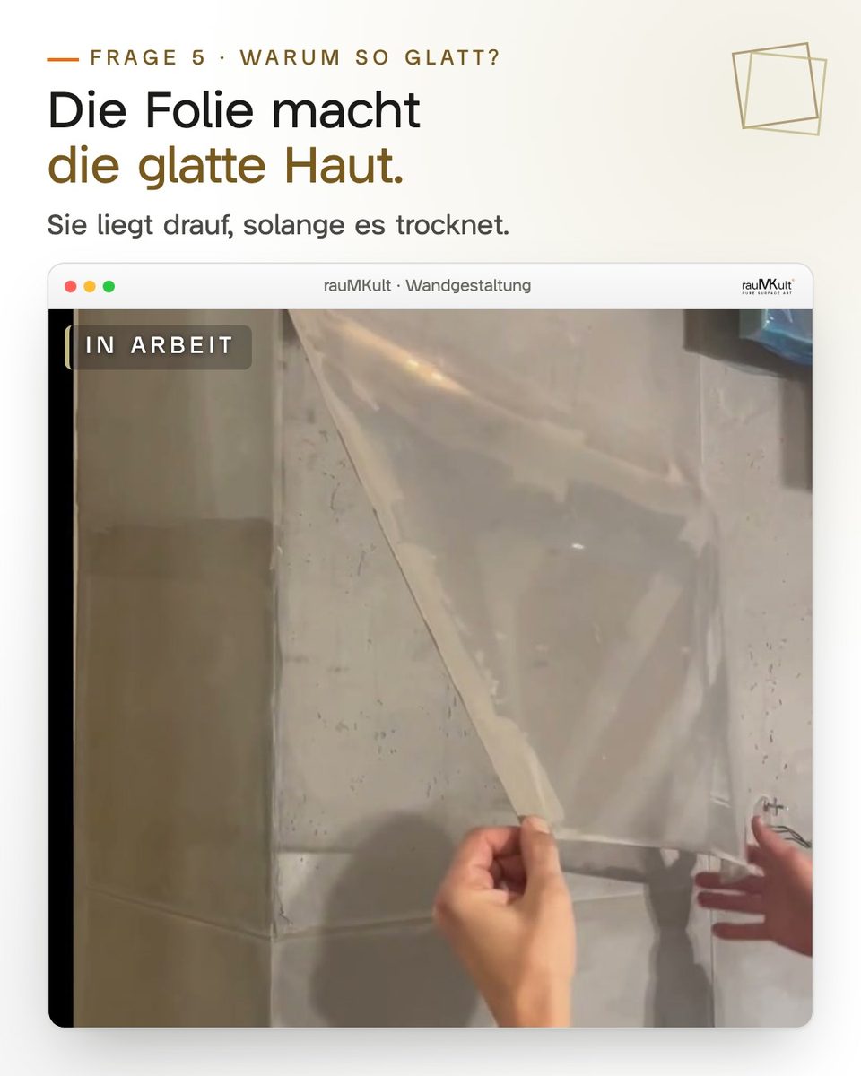 Frage, warum die Fläche so glatt ist: die Schalbetonfolie wird abgezogen