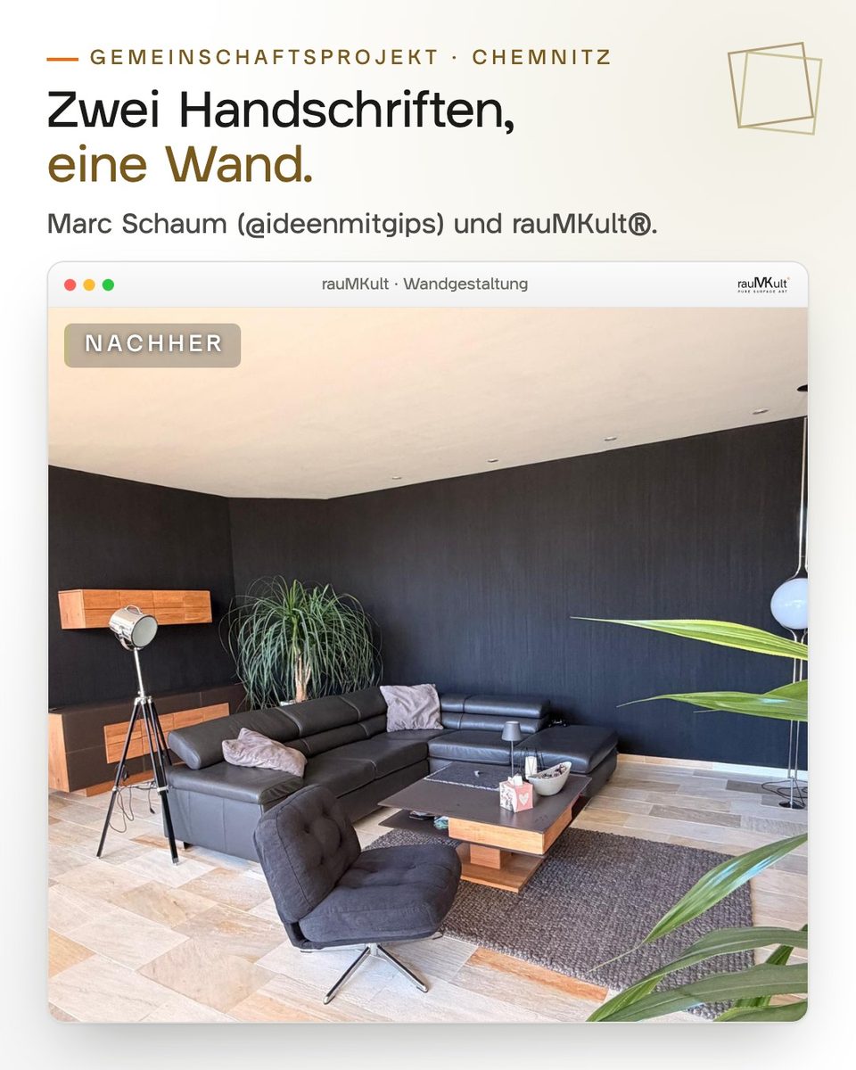 Eingeräumter Wohnraum in Chemnitz mit schwarzer Strukturwand, Titel „Zwei Handschriften, eine Wand.“