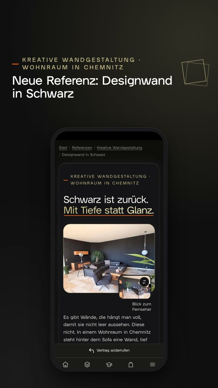 Hochkantvideo: die Referenzseite „Designwand in Schwarz“ am Handy durchgescrollt, mit Raumfoto, Überblick, den drei Arbeitsgängen per Tipp, der Lupe über den Rillen, dem Licht-Regler durch fünf Stufen, der Visitenkarte von Marc Schaum, einer aufgeklappten Frage, dem Fazit und einer Schlusskarte zur Referenz