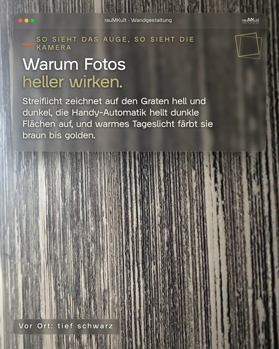 Erklärfolie „Warum Fotos heller wirken.“ über der im Fensterlicht hell wirkenden Rillenstruktur