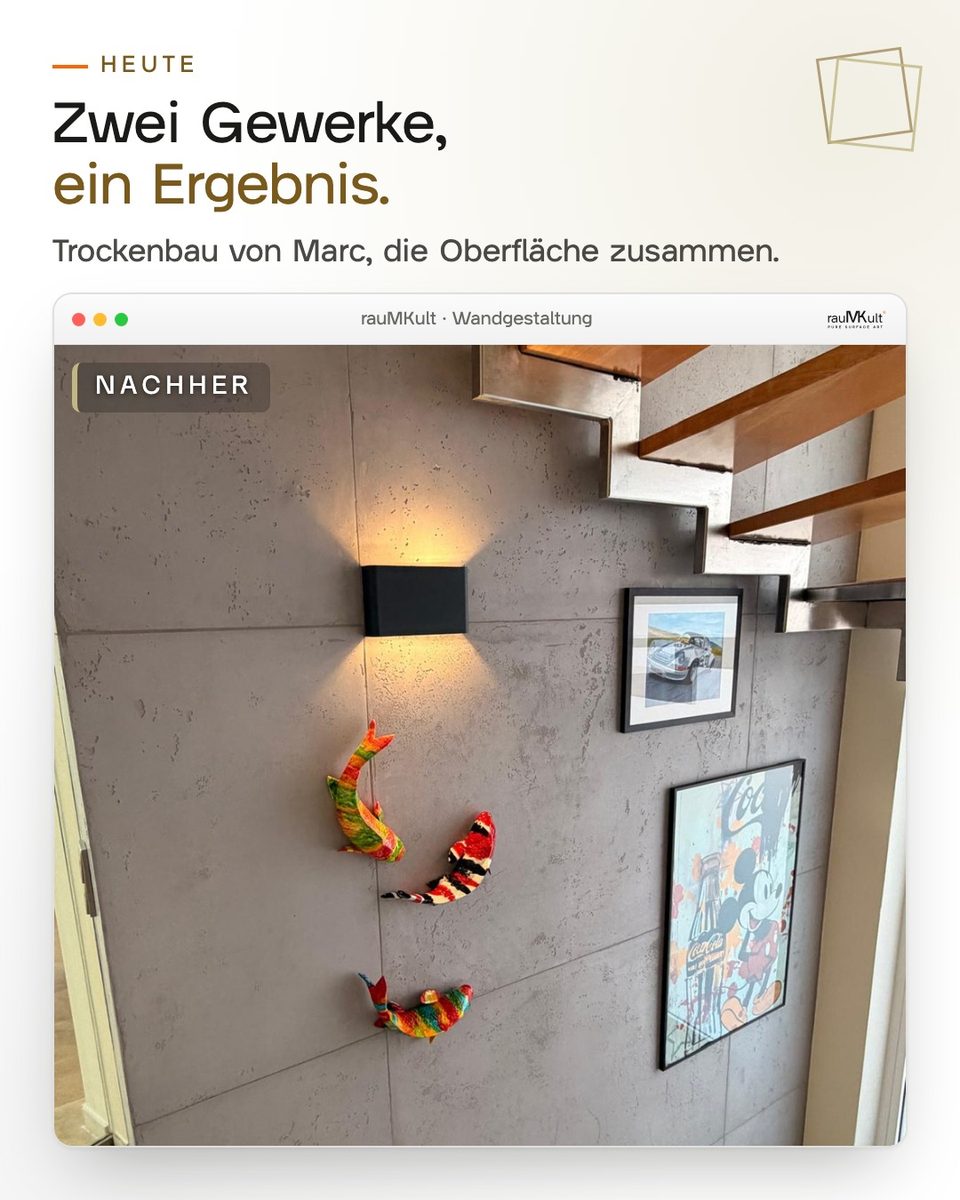 Fertige Wand in Betonoptik mit Wandleuchte, Text „Zwei Gewerke, ein Ergebnis.“