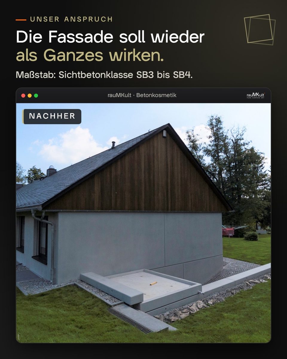 Einfamilienhaus in Geyer mit Sichtbetonfassade und Holzgiebel im Sommer, nach Ausbessern, Retusche und Imprägnierung