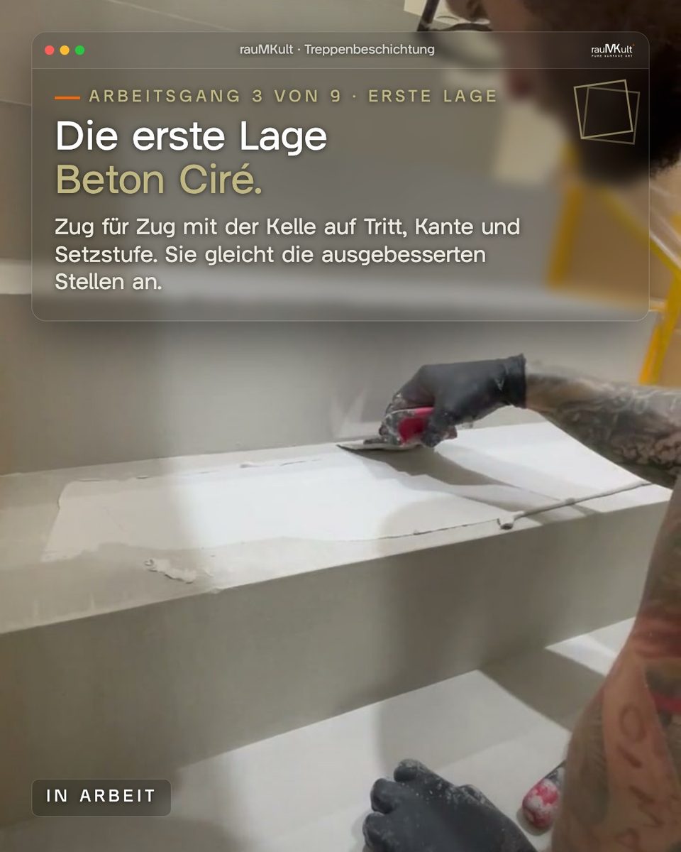 Arbeitsgang 3: die erste Lage Beton Ciré wird mit der Kelle an der Stufenkante aufgezogen