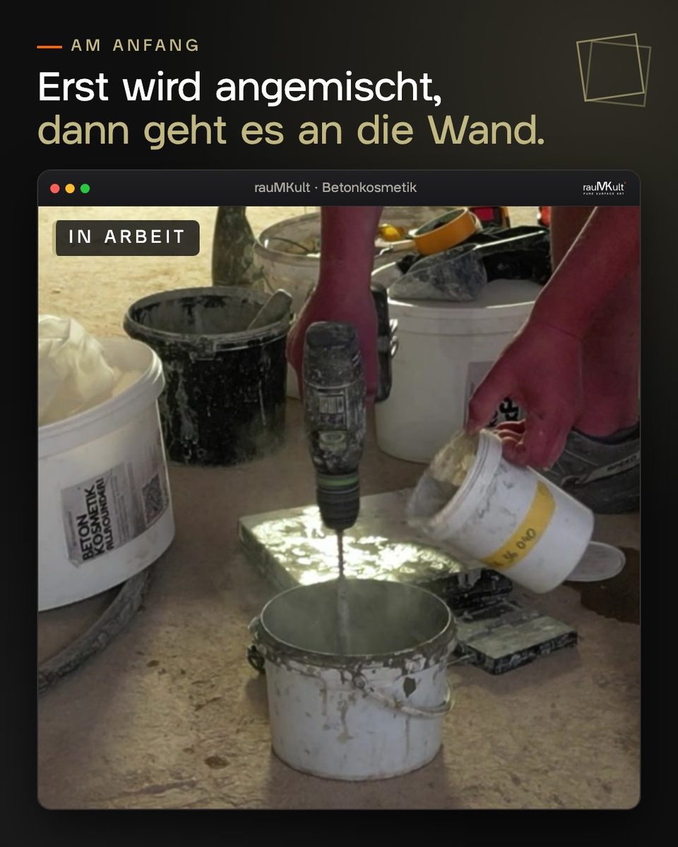 Material wird am Eimer mit dem Rührwerk angemischt